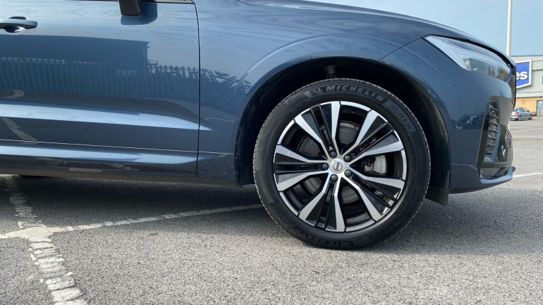 Volvo XC60 2.0 B5P Plus Dark 5dr AWD Geartronic Petrol Estate